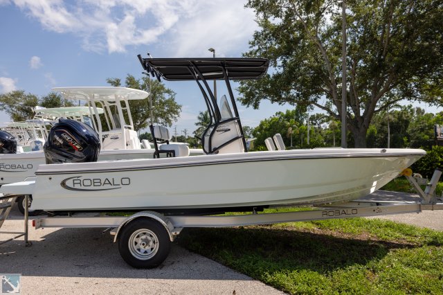 New 2024 Robalo 206 Cayman for sale